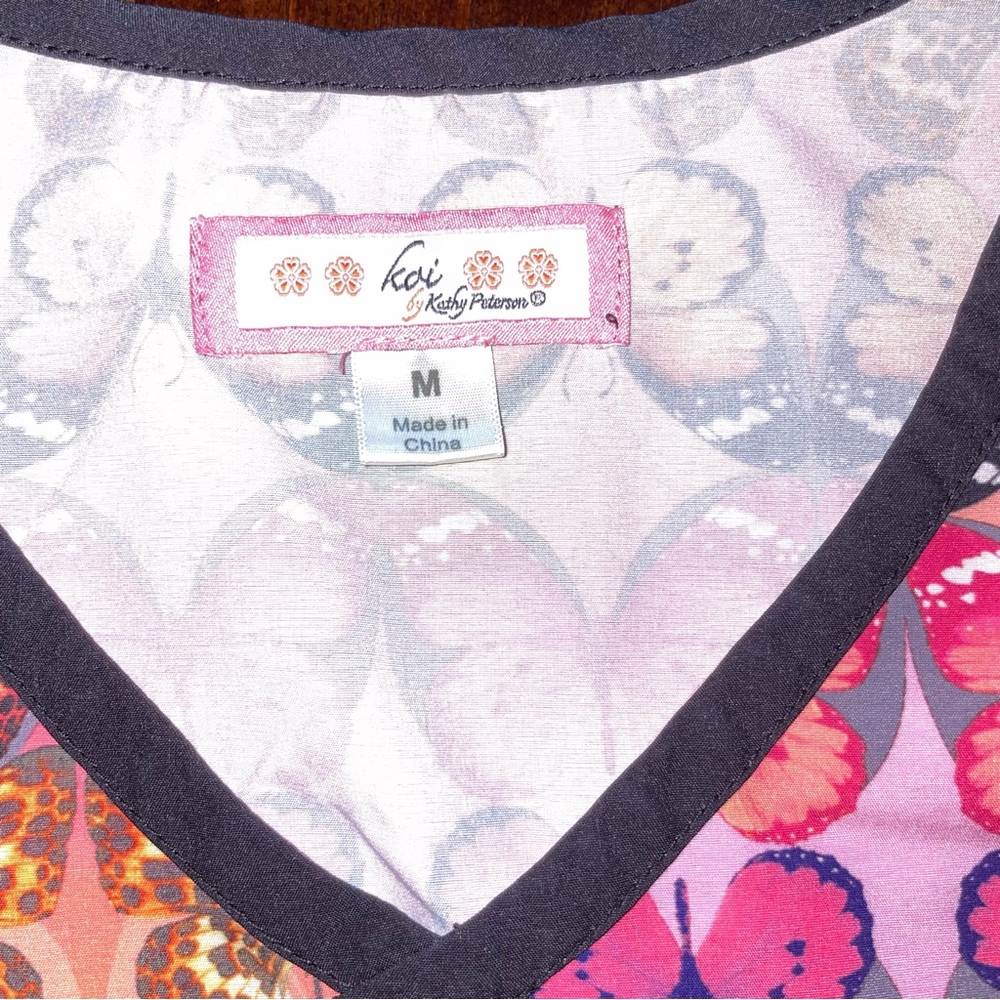 Butterfly Scrub Top! - Picture 6 of 9